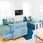 Luxury Modern 3 Bedroom Apartment In City Centre